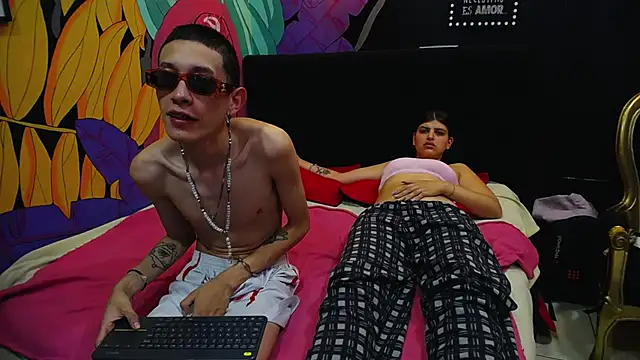 Snapshot of SimonAndJocelyn chatting on 03/16/25, 01:06 SimonAndJocelyn online show from 03/16/25, 01:06