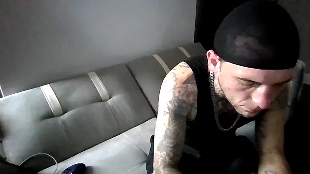 cruz815 online show from 11/25/25, 06:41