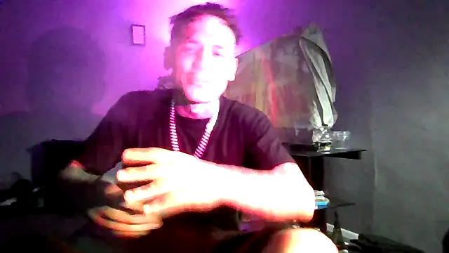 Snapshot of cruz815 chatting on 06/13/26, 03:15 cruz815 online show from 06/13/26, 03:15