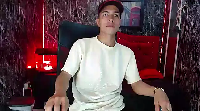 Snapshot of Dylan_Milk chatting on 01/30/25, 09:47 Dylan Milk online show from 01/30/25, 09:47