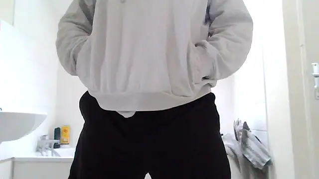 Snapshot of Zer_oki chatting on 02/22/25, 09:34 Zer oki online show from 02/22/25, 09:34