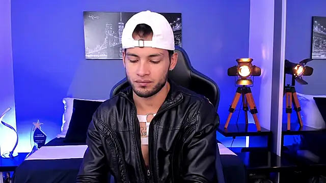 Max Conor1 online show from 09/12/25, 12:38