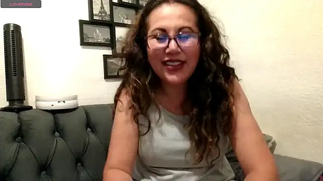 Snapshot of MirandaLatinaLovely chatting on 06/10/26, 04:45 MirandaLatinaLovely online show from 06/10/26, 04:45