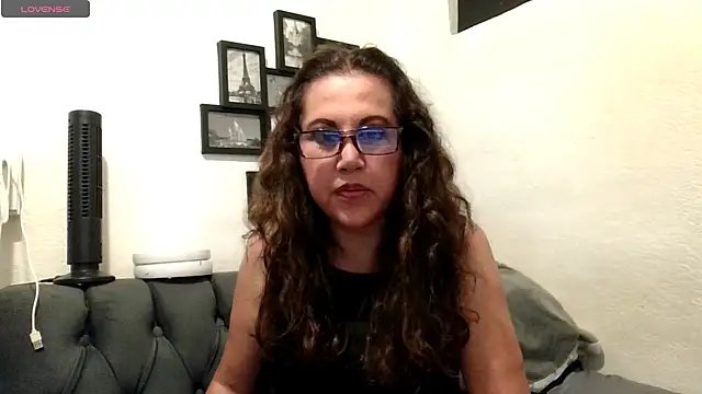 Snapshot of MirandaLatinaLovely chatting on 06/11/26, 03:37 MirandaLatinaLovely online show from 06/11/26, 03:37
