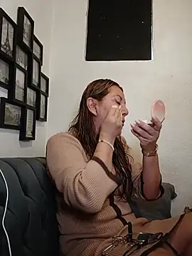Snapshot of MirandaLatinaLovely chatting on 07/09/26, 04:33 MirandaLatinaLovely online show from 07/09/26, 04:33