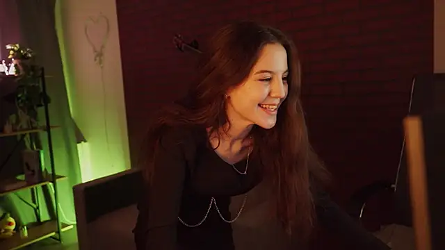 Snapshot of MilaStoyne chatting on 03/12/25, 09:12 MilaStoyne online show from 03/12/25, 09:12