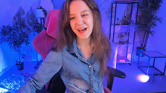 Snapshot of MilaStoyne chatting on 12/01/25, 06:40 MilaStoyne online show from 12/01/25, 06:40