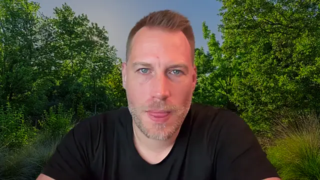 Snapshot of Christian87xxx chatting on 09/12/25, 06:57 Christian87xxx online show from 09/12/25, 06:57