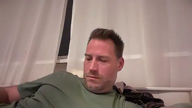 Snapshot of Christian87xxx chatting on 12/01/25, 05:29 Christian87xxx online show from 12/01/25, 05:29