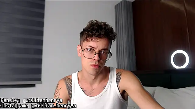 Snapshot of William_Henry_ chatting on 01/29/25, 03:04 William Henry online show from 01/29/25, 03:04