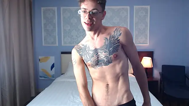 Snapshot of William_Henry_ chatting on 02/02/25, 06:58 William Henry online show from 02/02/25, 06:58