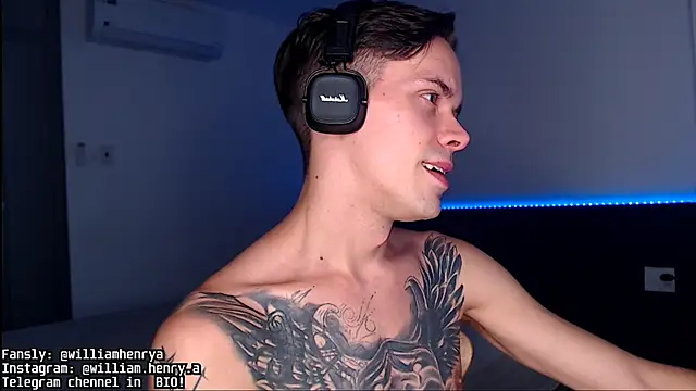 Snapshot of William_Henry_ chatting on 10/31/25, 06:25 William Henry online show from 10/31/25, 06:25