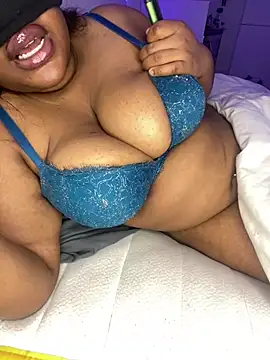 Snapshot of DaniJohnson chatting on 02/19/25, 01:08 DaniJohnson online show from 02/19/25, 01:08