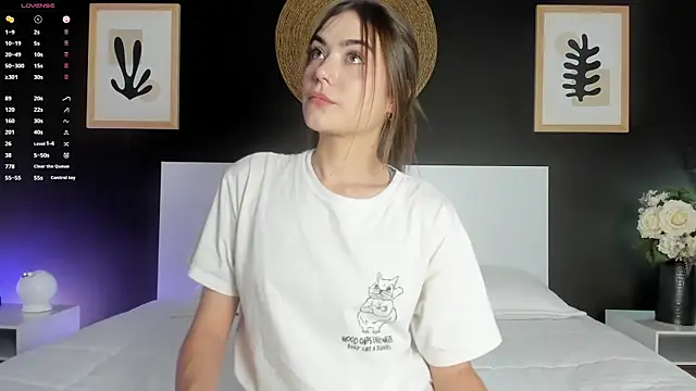 AlannaRussell  online show from 10/22/25, 08:08