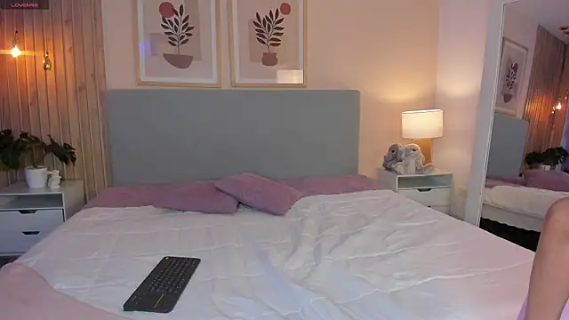 AlannaRussell  online show from 03/28/26, 08:08