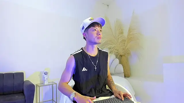 marcuscollins1  online show from 06/04/26, 12:44