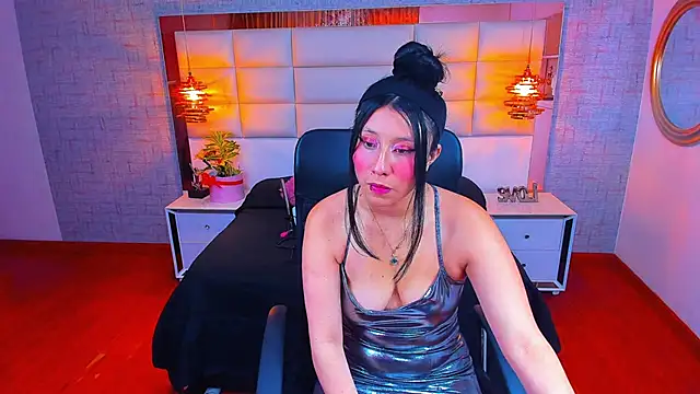 Nohemi louse online show from 03/28/26, 06:18