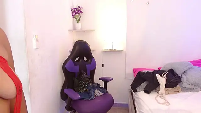 Roxy Stonee online show from 03/06/25, 07:21