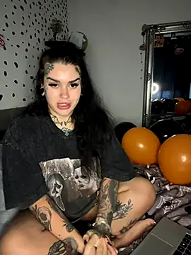 Snapshot of tempzzz12 chatting on 10/25/25, 08:00 tempzzz12 online show from 10/25/25, 08:00