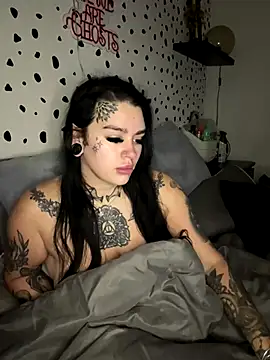 Snapshot of tempzzz12 chatting on 11/12/25, 08:15 tempzzz12 online show from 11/12/25, 08:15