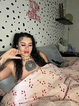 Snapshot of tempzzz12 chatting on 11/22/25, 11:09 tempzzz12 online show from 11/22/25, 11:09