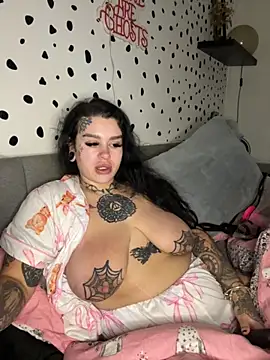 Snapshot of tempzzz12 chatting on 11/27/25, 08:49 tempzzz12 online show from 11/27/25, 08:49