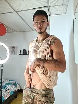 Snapshot of Niick01_ chatting on 11/13/25, 04:17 Niick01 online show from 11/13/25, 04:17