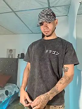 Snapshot of Niick01_ chatting on 11/27/25, 09:39 Niick01 online show from 11/27/25, 09:39