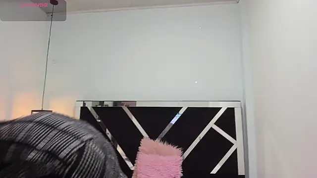 Snapshot of Annyrosee chatting on 02/25/25, 09:02 Annyrosee online show from 02/25/25, 09:02