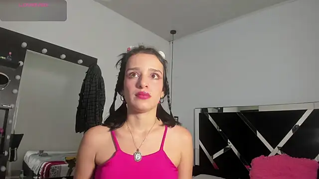 Snapshot of Annyrosee chatting on 03/03/25, 08:43 Annyrosee online show from 03/03/25, 08:43