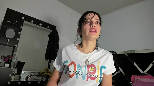 Snapshot of Annyrosee chatting on 03/04/25, 08:27 Annyrosee online show from 03/04/25, 08:27