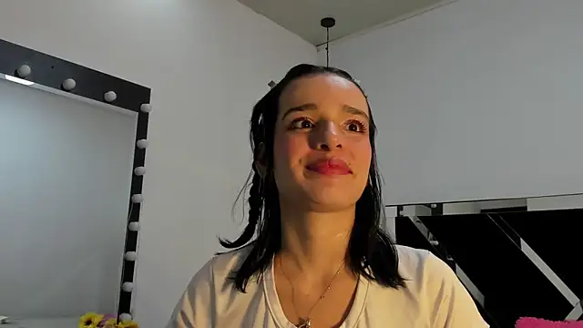 Snapshot of Annyrosee chatting on 03/06/25, 08:37 Annyrosee online show from 03/06/25, 08:37