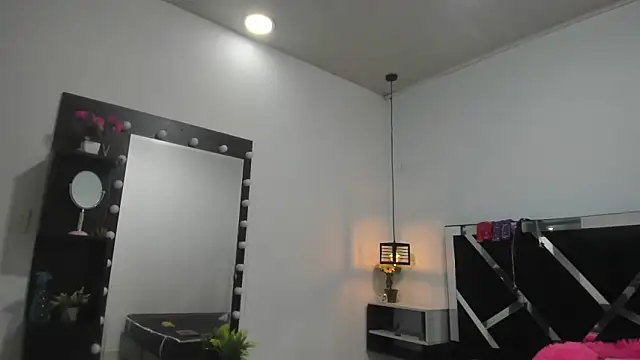 Snapshot of Annyrosee chatting on 03/23/25, 02:04 Annyrosee online show from 03/23/25, 02:04