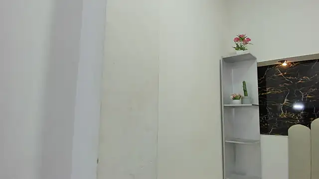 Snapshot of Annyrosee chatting on 10/21/25, 01:39 Annyrosee online show from 10/21/25, 01:39