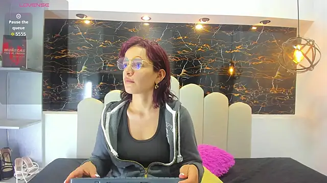 Snapshot of Annyrosee chatting on 11/12/25, 08:30 Annyrosee online show from 11/12/25, 08:30