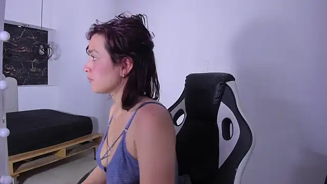 Snapshot of Annyrosee chatting on 11/22/25, 12:59 Annyrosee online show from 11/22/25, 12:59