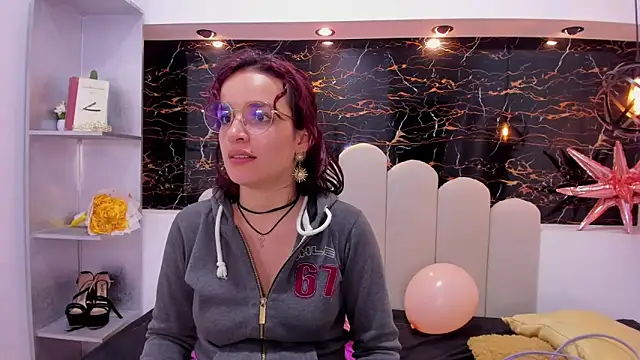 Snapshot of Annyrosee chatting on 11/23/25, 01:05 Annyrosee online show from 11/23/25, 01:05