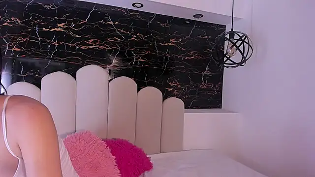 Snapshot of Annyrosee chatting on 12/04/25, 08:28 Annyrosee online show from 12/04/25, 08:28