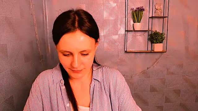 Snapshot of ValeriaHeart_ chatting on 02/04/25, 03:47 ValeriaHeart online show from 02/04/25, 03:47