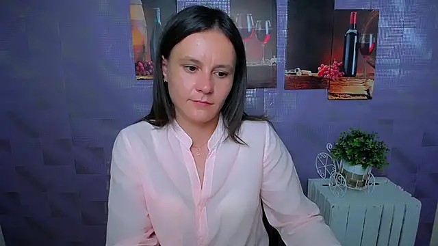 Snapshot of ValeriaHeart_ chatting on 09/11/25, 01:44 ValeriaHeart online show from 09/11/25, 01:44