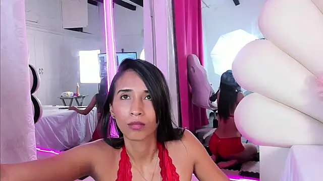 Snapshot of Keyla__Jones chatting on 02/07/25, 01:47 Keyla Jones online show from 02/07/25, 01:47