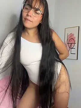 Snapshot of megan_cl chatting on 02/15/25, 03:20 megan cl online show from 02/15/25, 03:20