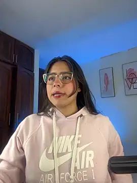 Snapshot of megan_cl chatting on 11/04/25, 04:33 megan cl online show from 11/04/25, 04:33