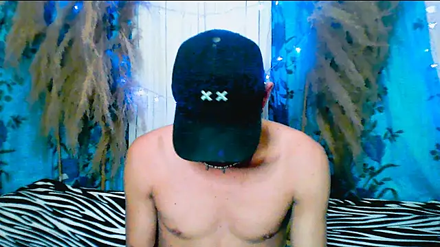 Snapshot of duquehotvoy chatting on 02/25/25, 03:27 duquehotvoy online show from 02/25/25, 03:27