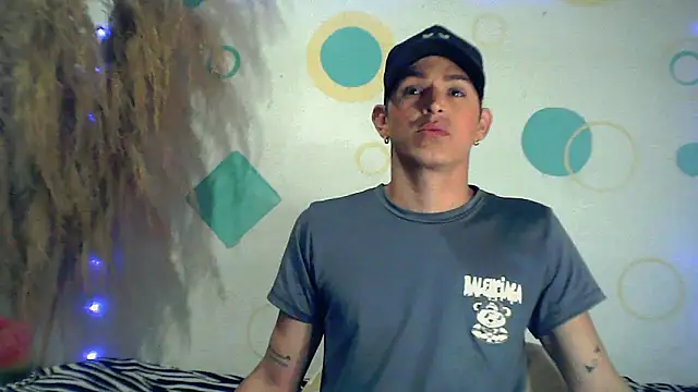 Snapshot of duquehotvoy chatting on 03/19/25, 04:57 duquehotvoy online show from 03/19/25, 04:57