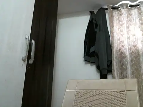 Snapshot of indianhairybull chatting on 02/24/26, 04:43 indianhairybull online show from 02/24/26, 04:43