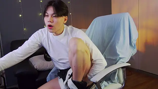 Snapshot of just_gay_ chatting on 02/15/25, 01:10 just gay  online show from 02/15/25, 01:10