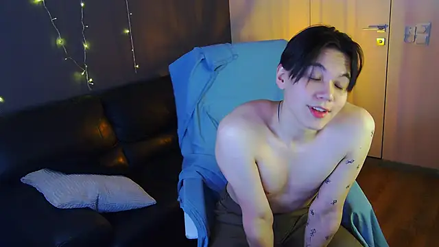 Snapshot of just_gay_ chatting on 02/26/25, 10:42 just gay  online show from 02/26/25, 10:42