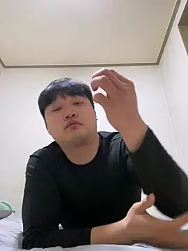 Snapshot of offwhite777 chatting on 02/05/25, 02:48 offwhite777 online show from 02/05/25, 02:48