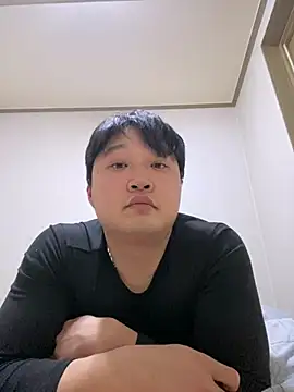 Snapshot of offwhite777 chatting on 02/09/25, 02:18 offwhite777 online show from 02/09/25, 02:18